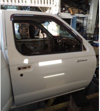 Porta Limpa Dianteira Direita Nissan Frontier Xe 2003